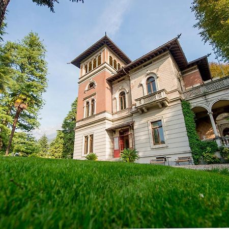 Villa Confalonieri مانديلو ديل لاريو المظهر الخارجي الصورة